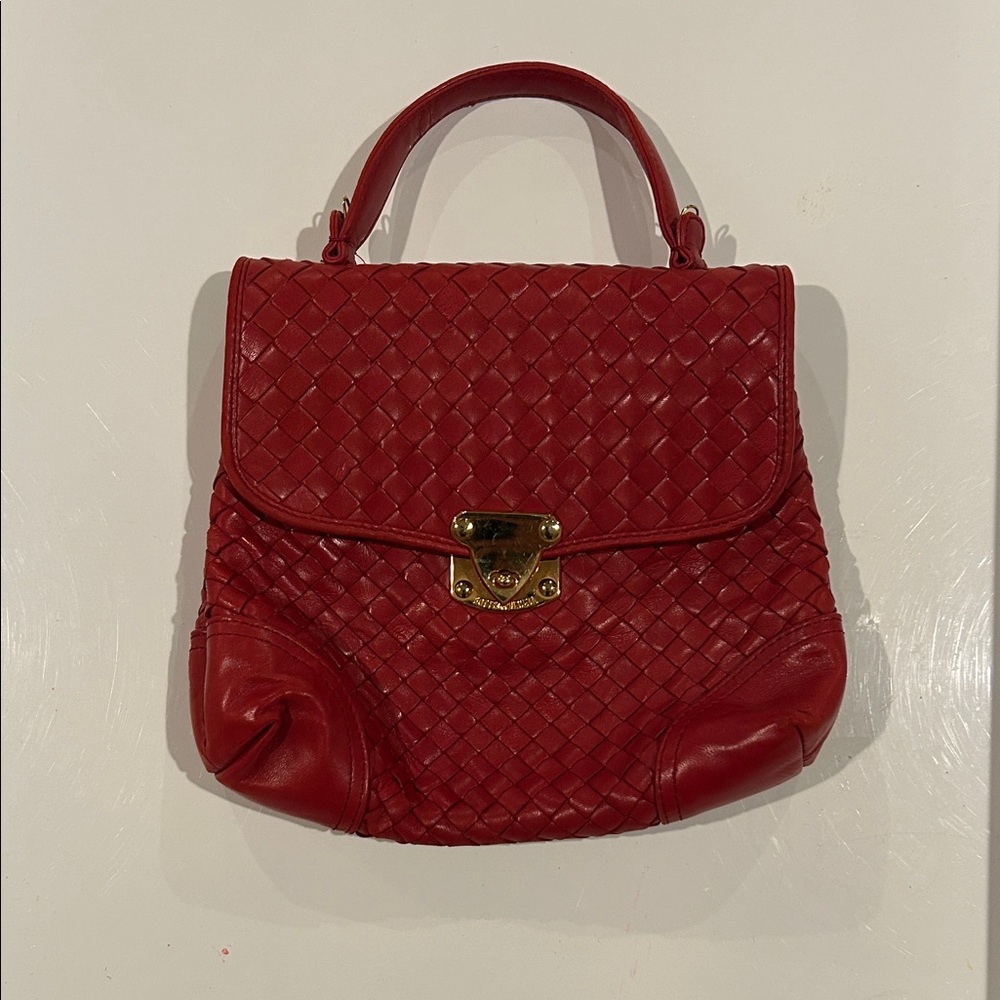 Borrega Venta Elegant Red Woven Leather Handbag
